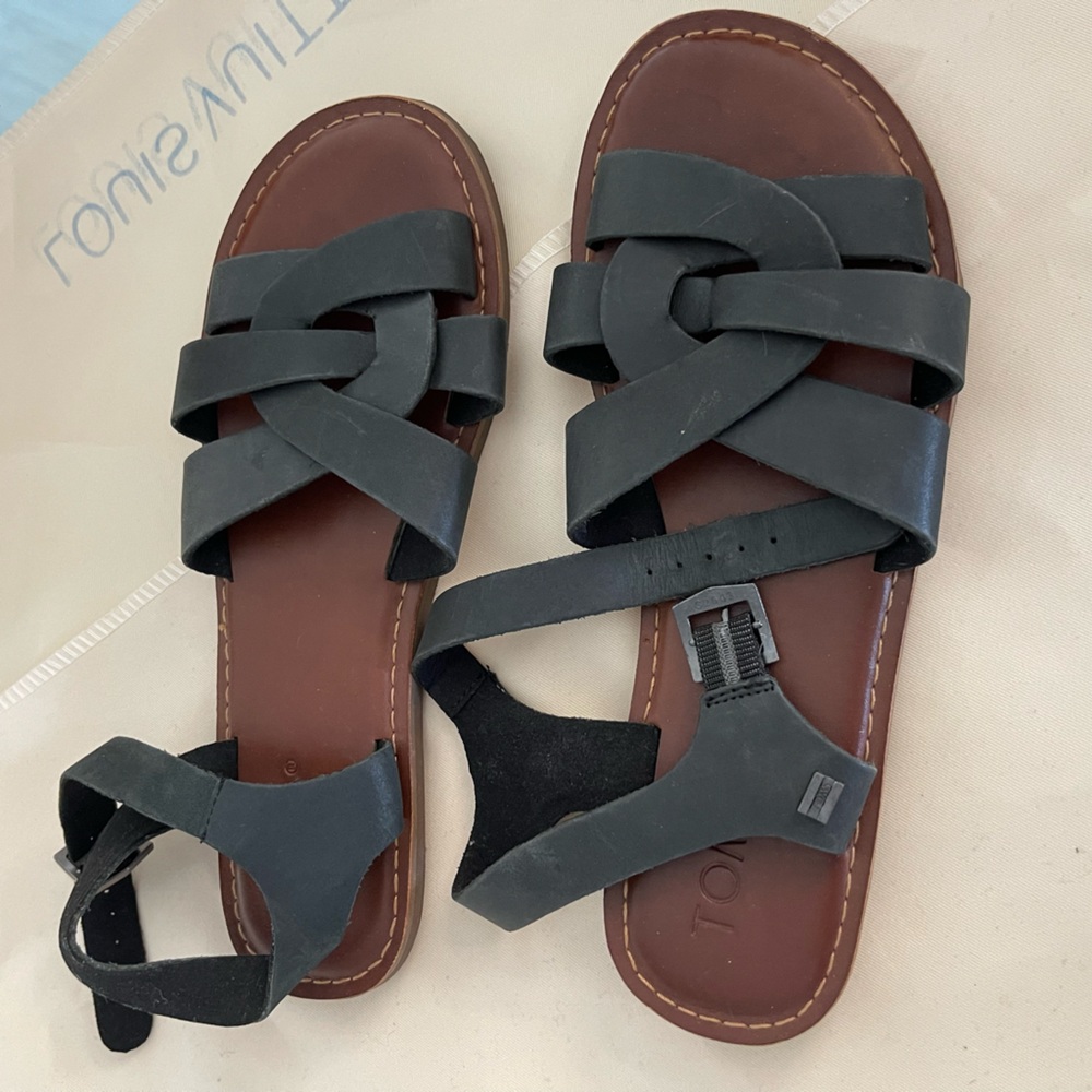 Tom’s Zoe sandals. - Picture 2 of 4